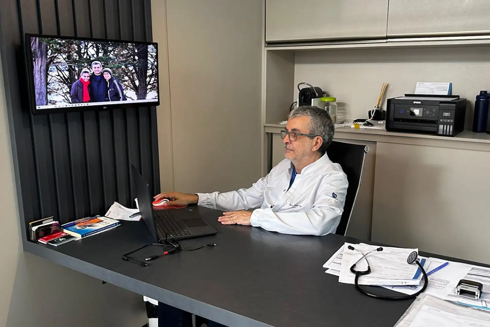 Ambiente de atendimento do consultório do Dr. Marco Antônio Vieira